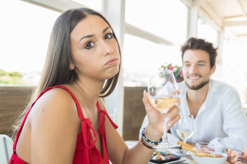 What Not to Do on a First Date: Things to Avoid for Men and Women